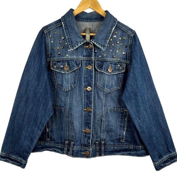 Reitmans Jackets & Blazers - Reitman’s Denim 4 Pocket Trucker Style Jean Jacket with metal stud detail 1X